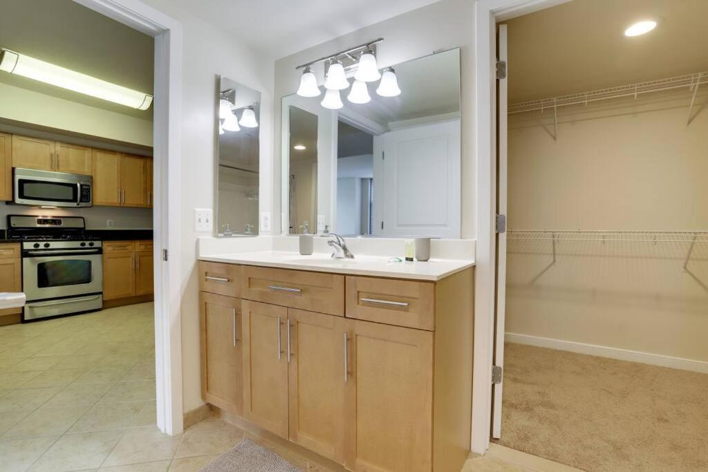 Fantastic 2 Bedroom Condo At Pentagon City أرلنغتون المظهر الخارجي الصورة